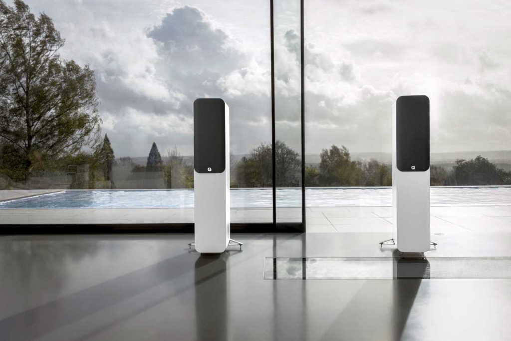 Q_Acoustics_5040_white_lifestyle.2.jpg