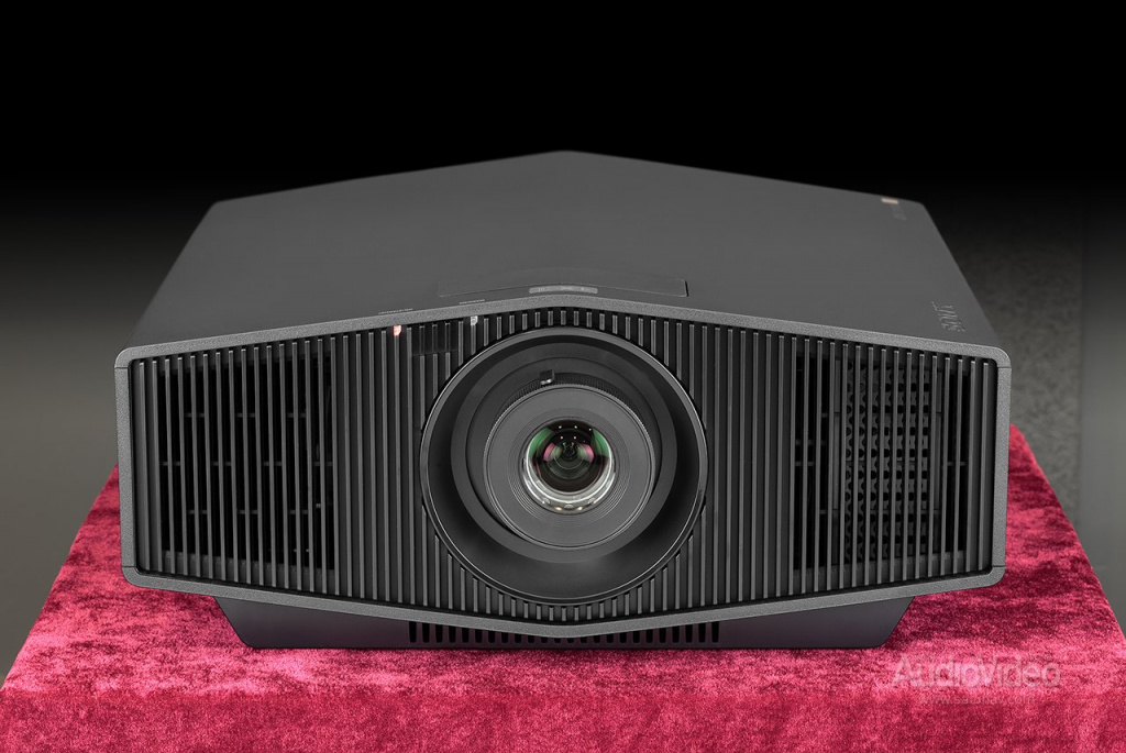 Sony_VPL-XW_03.jpg