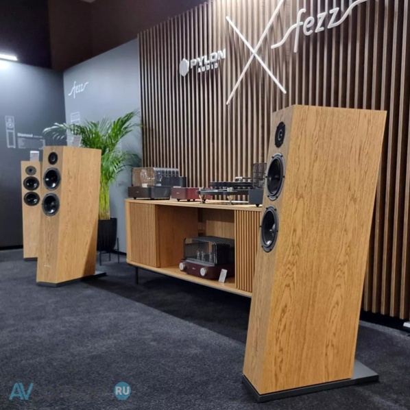 Pylon Audio Diamond 28 mkII Black Laquer